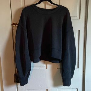 Lululemon Perfectly Oversized Cropped Crew 
Softstreme, size M/L